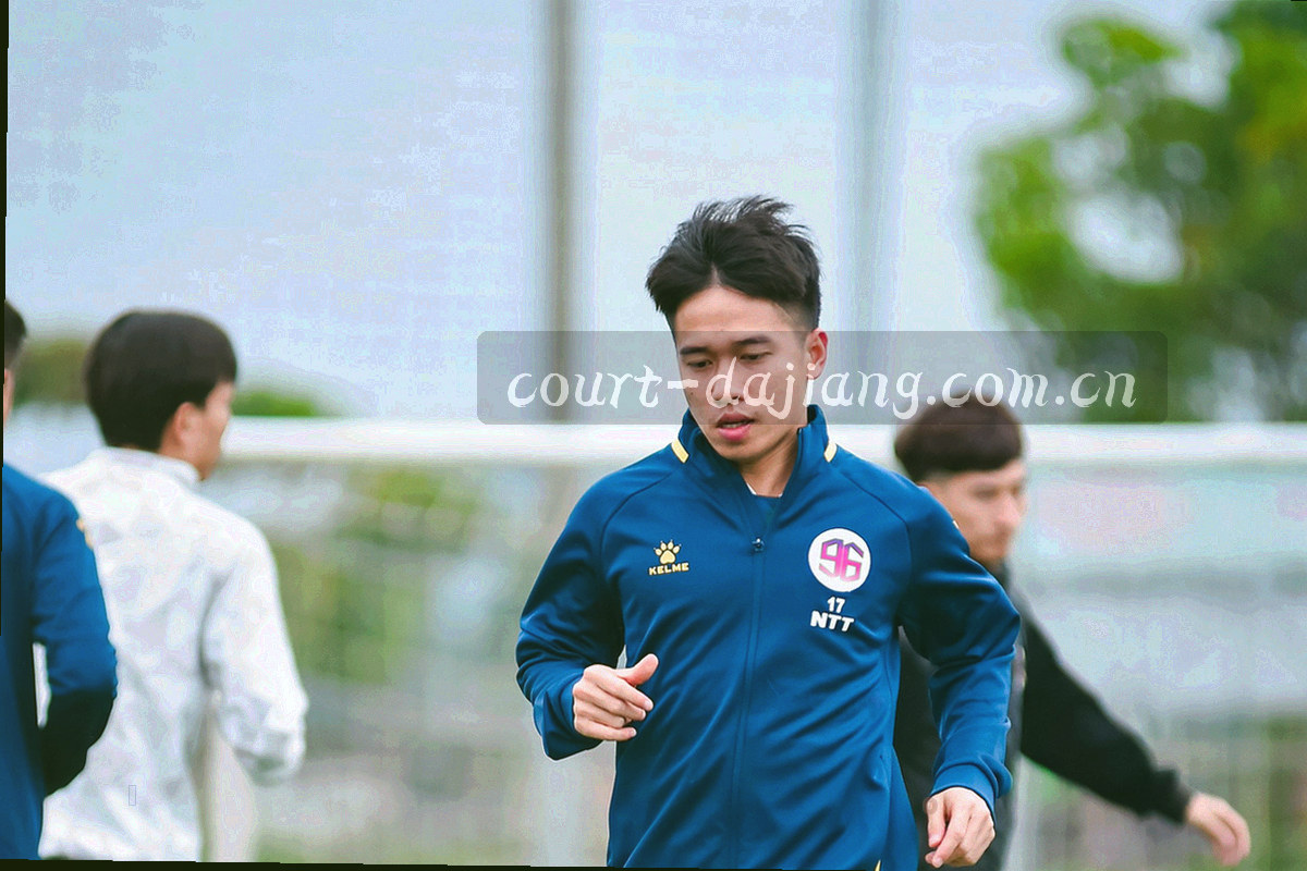 浅灰蓝网格、锁形几何与数据线条组成的抽象纹理，无人物